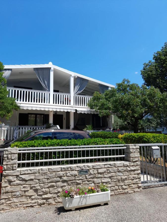 Apartment Leon & Grga Šibuljina Екстериор снимка